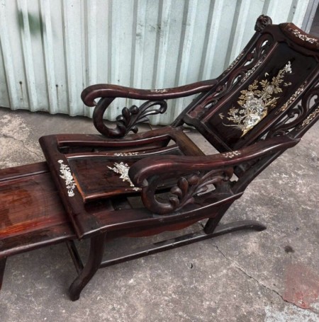 Ghế Nằm Thư Giản Hay Còn Gọi Là Ghế Lười Được Làm Từ Gỗ Trắc