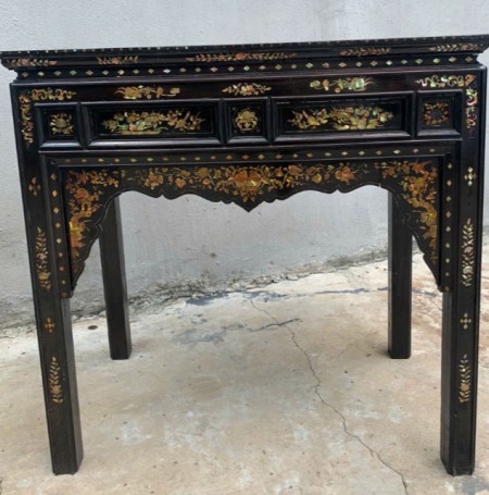 Nghi Thờ Xưa Gỗ Gõ Mật Cẩn Ốc Xà Cừ – Tác Phẩm Nghệ Thuật Trường Tồn Với Thời Gian